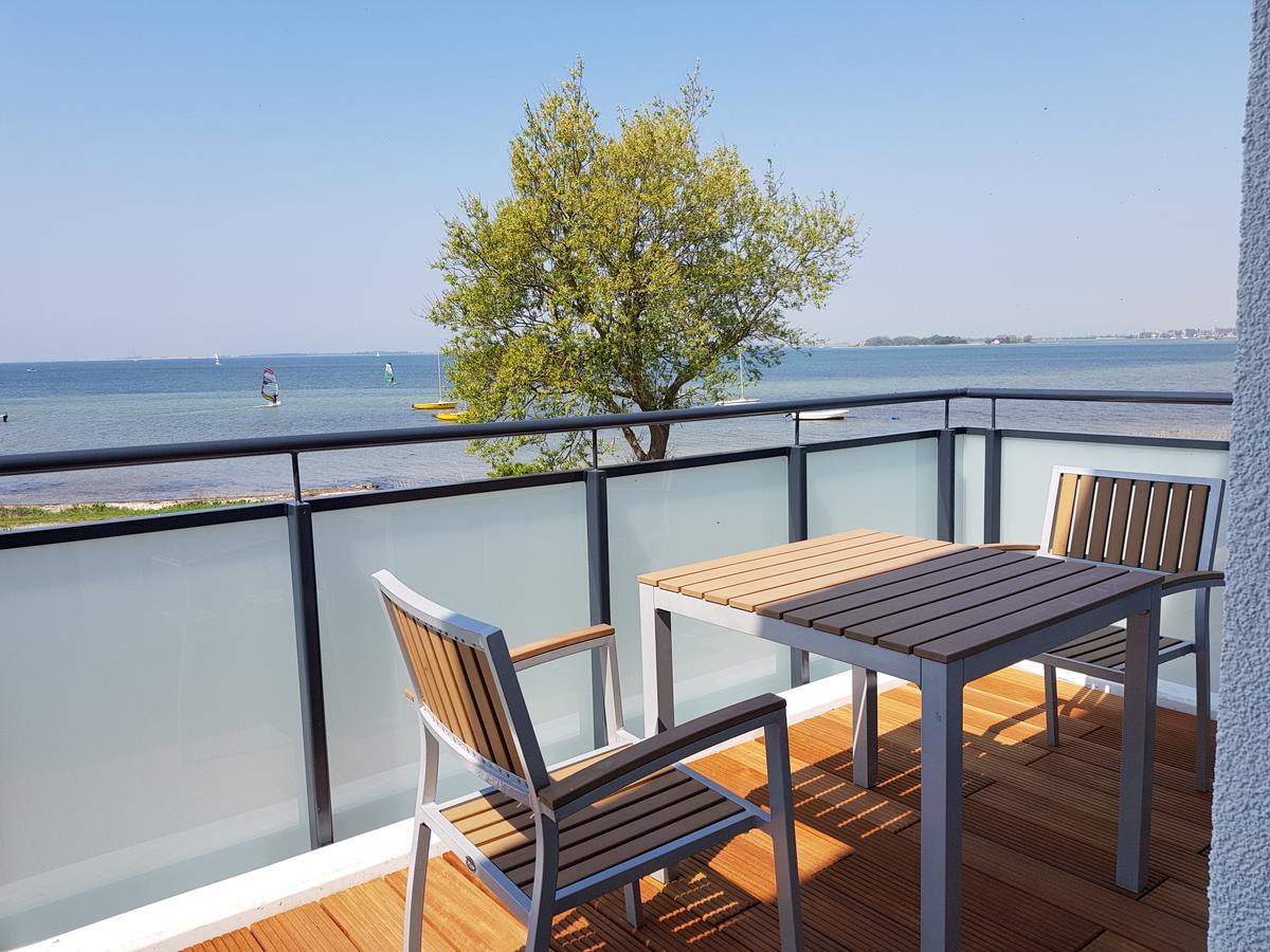 Haus Achtern Diek In Erster Reihe Am Meer Fehmarn Exterior foto